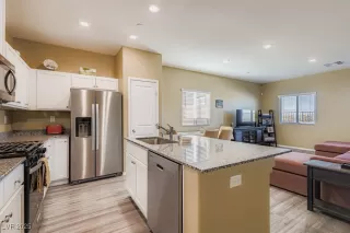 Photo #5: 2733897 Listing