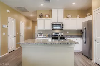 Photo #6: 2733897 Listing