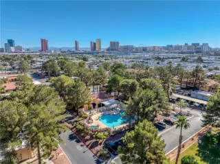 Photo #3: 2733900 Listing