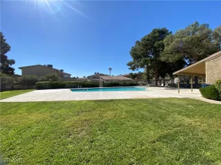 Photo #2: 2733916 Listing 