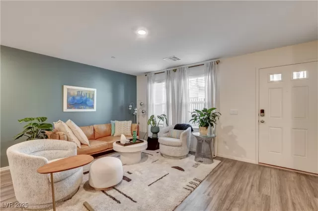 MLS: 2733974 Condo For Sale