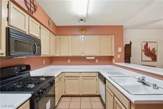 Photo #5: 2733975 Listing 