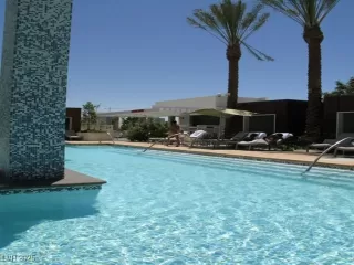 Photo #2: 2733980 Listing