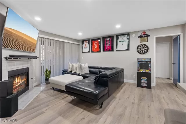 MLS: 2733986 Condo For Sale