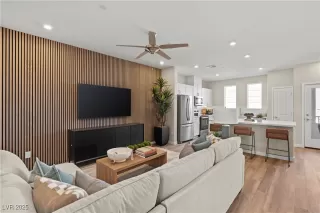 Photo #2: 2734006 Listing