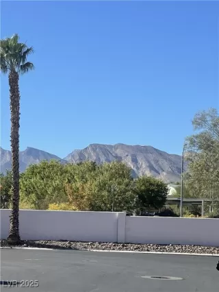 Photo #2: 2734008 Listing 