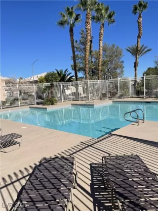 Photo #4: 2734008 Listing 