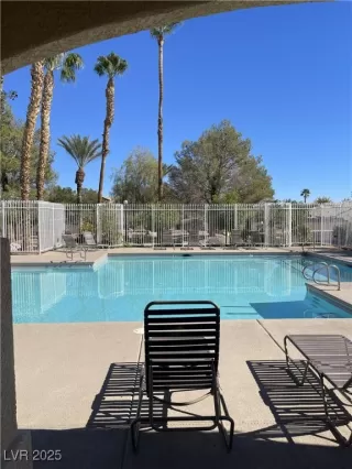 Photo #5: 2734008 Listing 