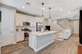 Photo #4: 2734019 Listing 