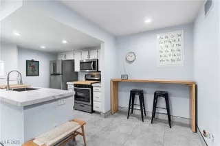 Photo #3: 2734029 Listing