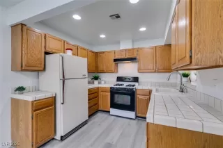 Photo #5: 2734045 Listing 