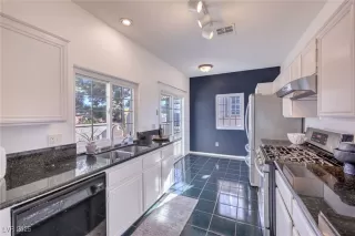 Photo #5: 2734090 Listing