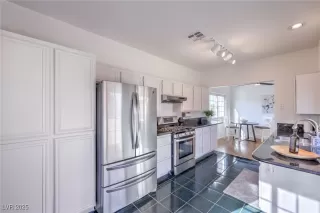 Photo #6: 2734090 Listing