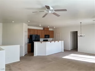 Photo #2: 2734102 Listing