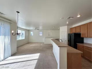 Photo #3: 2734102 Listing