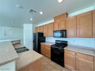 Photo #4: 2734102 Listing