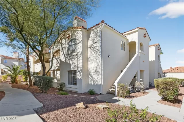 MLS: 2734213 Condo For Sale