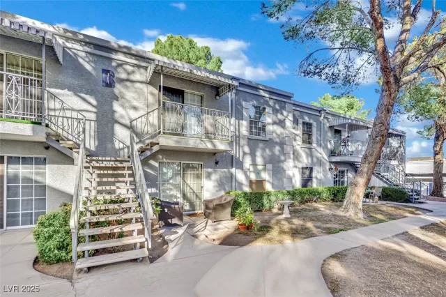 MLS: 2734236 Condo For Sale