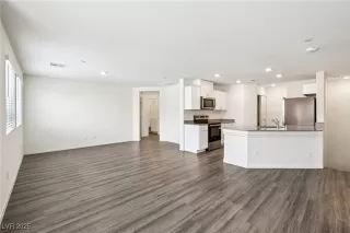 Photo #1: 2734278 Listing