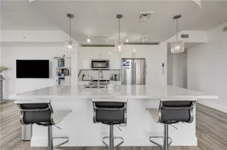 Photo #4: 2734300 Listing