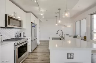 Photo #5: 2734300 Listing