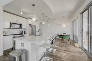 Photo #6: 2734300 Listing