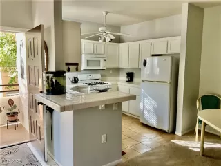 Photo #1: 2734342 Listing 