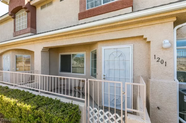 MLS: 2734367 Condo For Sale