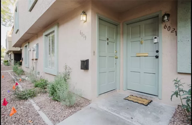 MLS: 2734513 Condo For Sale