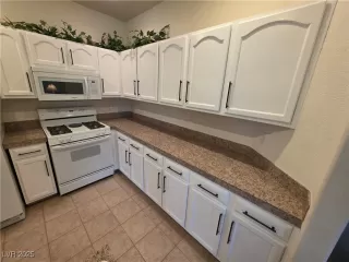 Photo #4: 2734539 Listing