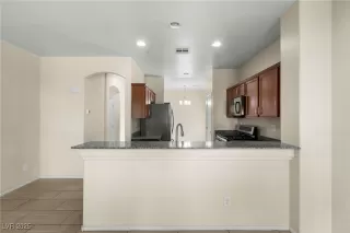 Photo #4: 2734645 Listing