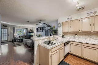 Photo #5: 2734694 Listing 