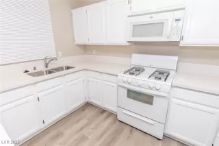 Photo #5: 2734711 Listing