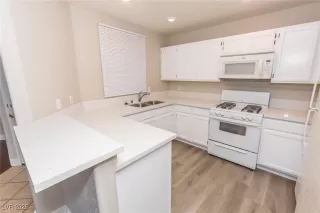 Photo #6: 2734711 Listing