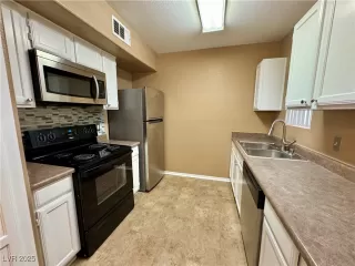 Photo #2: 2734779 Listing 