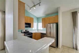 Photo #2: 2734829 Listing 