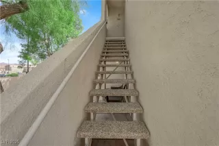 Photo #3: 2734832 Listing