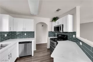 Photo #6: 2734832 Listing