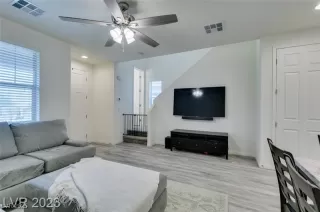 Photo #4: 2734850 Listing 