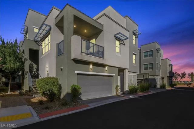 MLS: 2734868 Condo For Sale