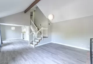 Photo #4: 2734880 Listing