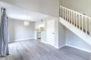 Photo #5: 2734880 Listing