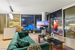 Photo #2: 2734892 Listing