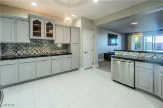 Photo #2: 2734996 Listing 