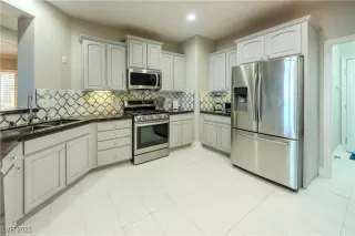 Photo #3: 2734996 Listing 