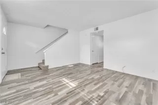 Photo #2: 2735037 Listing 