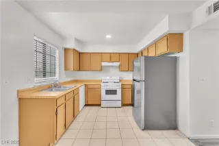 Photo #4: 2735037 Listing 