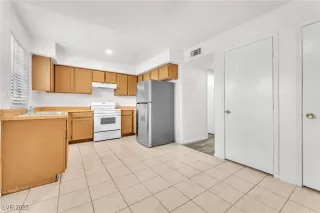 Photo #5: 2735037 Listing 