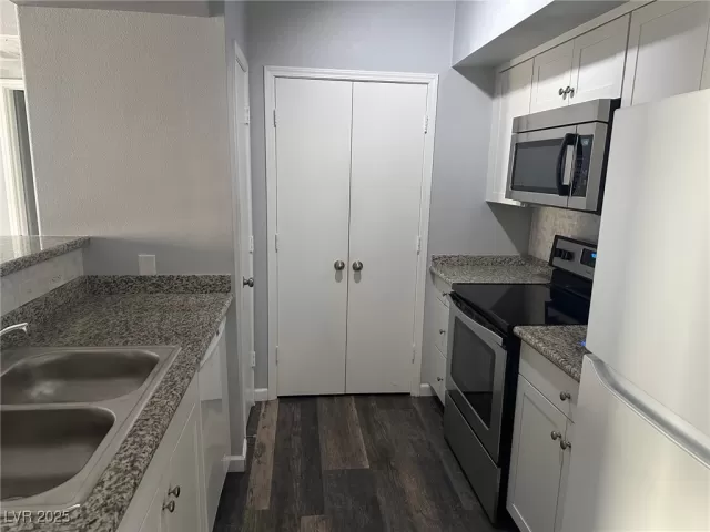 MLS: 2735073 Condo For Sale