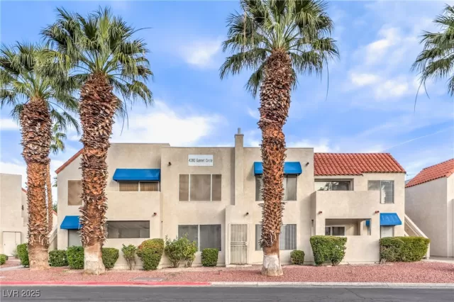 MLS: 2735075 Condo For Sale